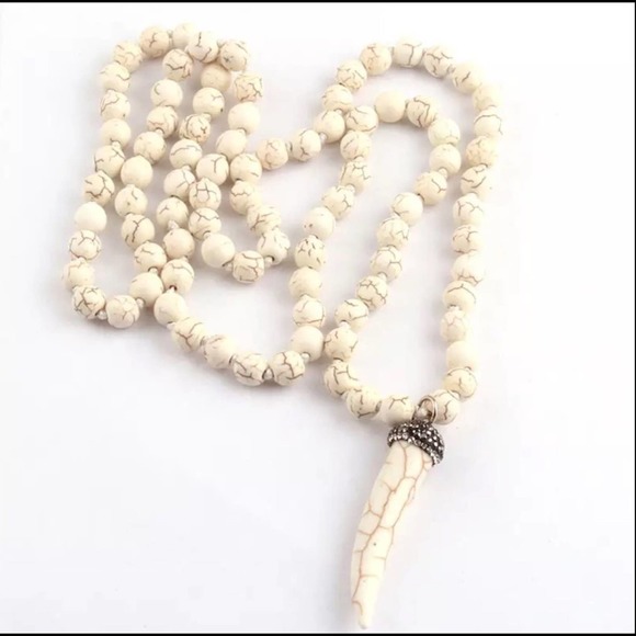 Howlite knotted beaded long gemstone necklace Horn pendant. - Picture 5 of 6